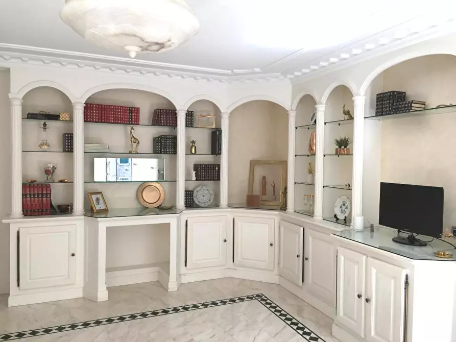 Immagine 1 di Appartamento in vendita  a Carrara