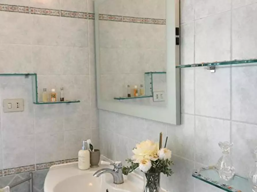 Immagine 5 di Appartamento in vendita  a Carrara