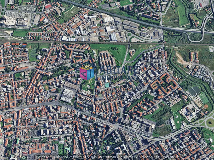 Immagine 5 di Garage in vendita  a Livorno