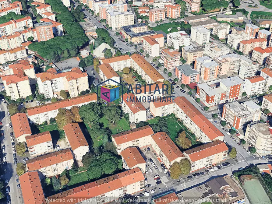 Immagine 6 di Garage in vendita  a Livorno