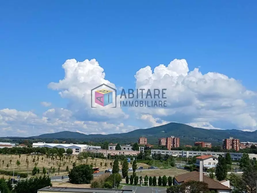 Immagine 2 di Garage in vendita  a Livorno