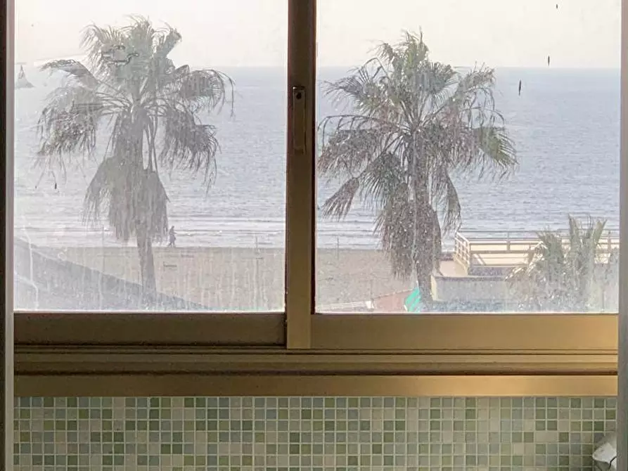 Immagine 11 di Appartamento in vendita  a Viareggio