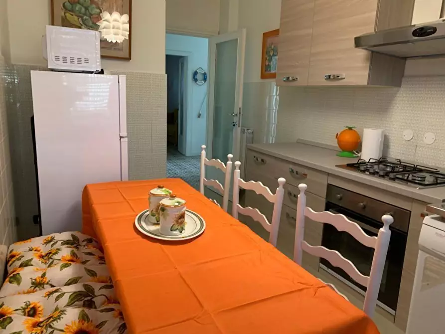 Immagine 9 di Appartamento in vendita  a Viareggio