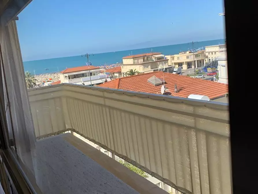 Immagine 6 di Appartamento in vendita  a Viareggio