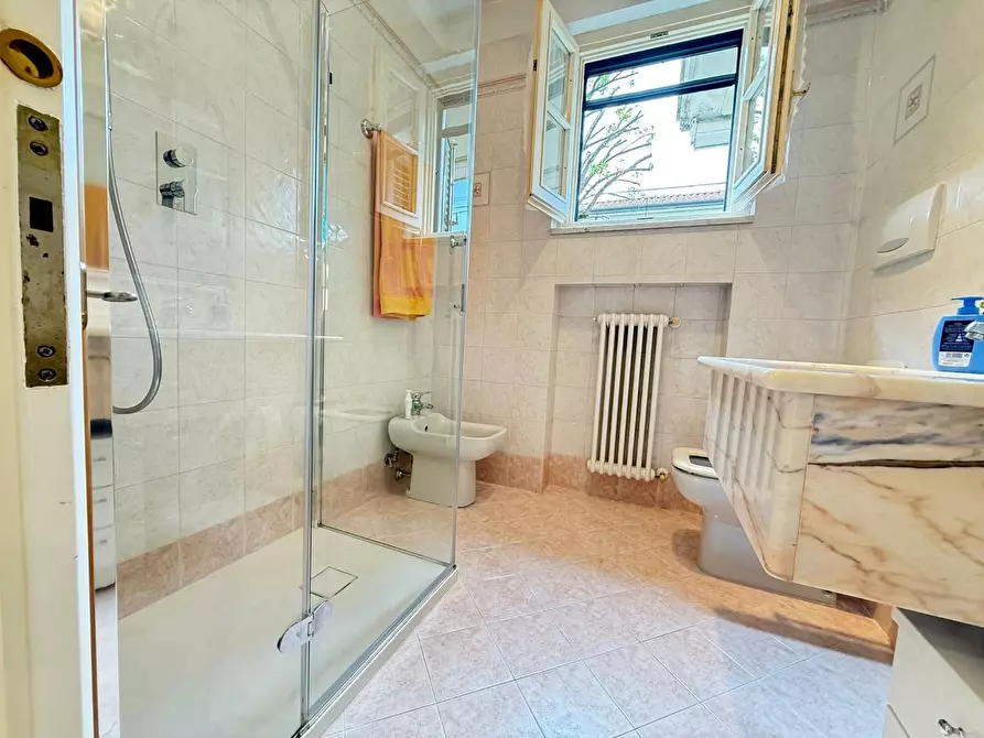 Immagine 11 di Appartamento in vendita  a Massa