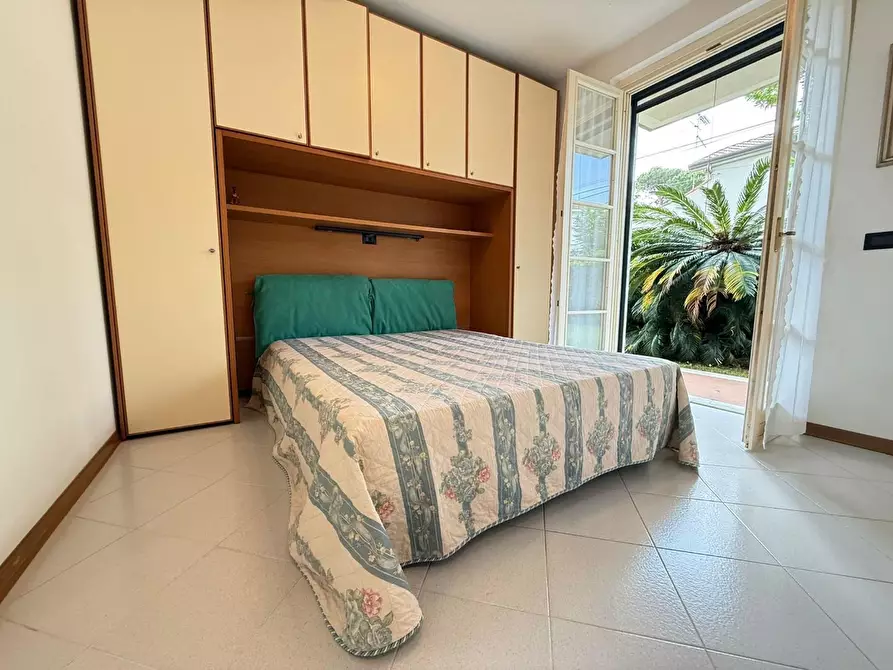 Immagine 2 di Appartamento in vendita  a Massa