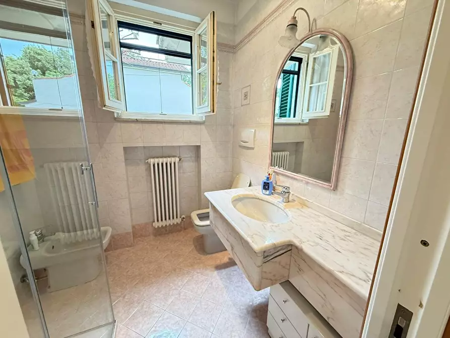 Immagine 10 di Appartamento in vendita  a Massa