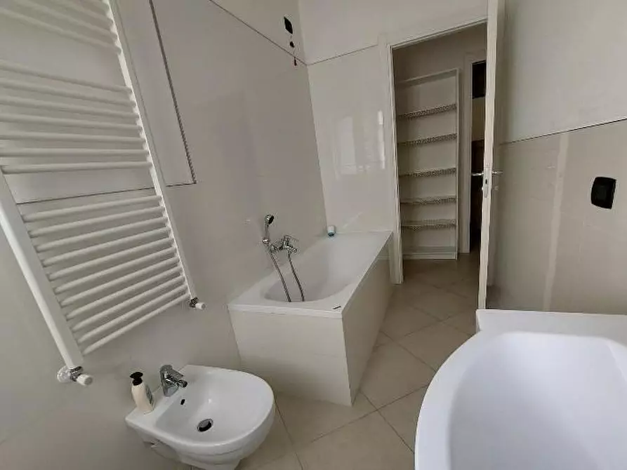 Immagine 18 di Appartamento in vendita  a Massa