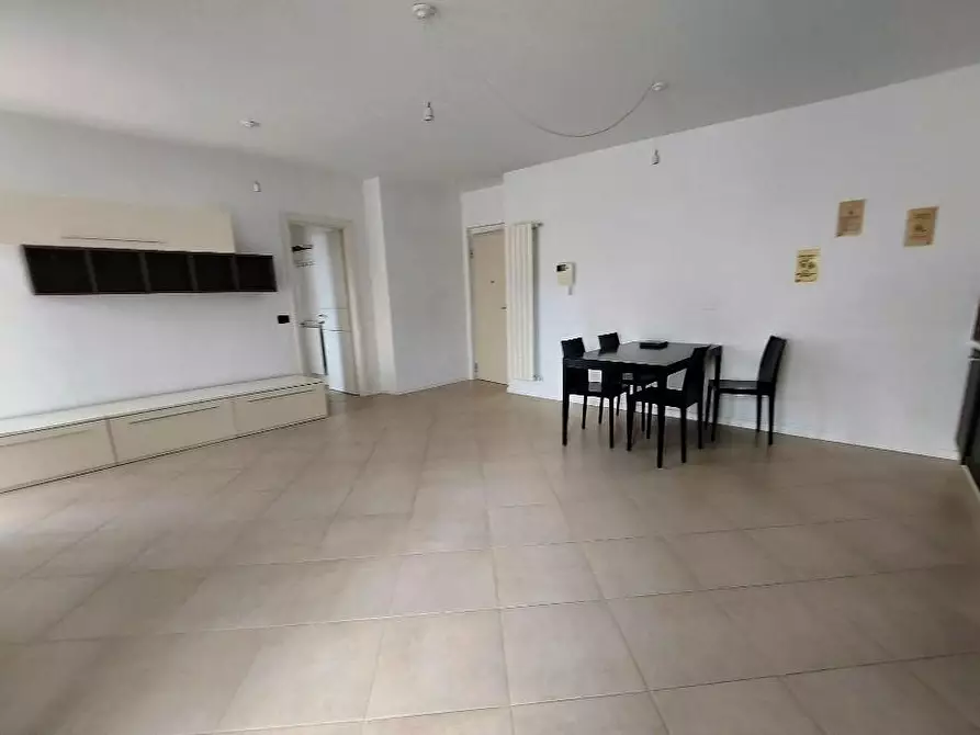 Immagine 2 di Appartamento in vendita  a Massa