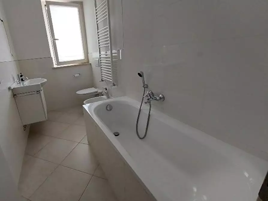 Immagine 17 di Appartamento in vendita  a Massa