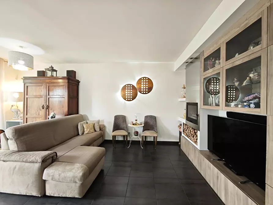 Immagine 11 di Appartamento in vendita  a Pontedera