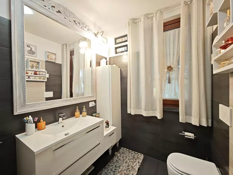 Immagine 19 di Appartamento in vendita  a Pontedera