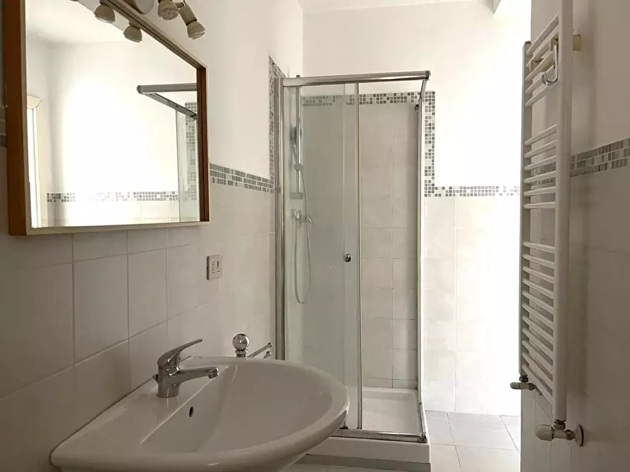 Immagine 10 di Appartamento in vendita  a Livorno