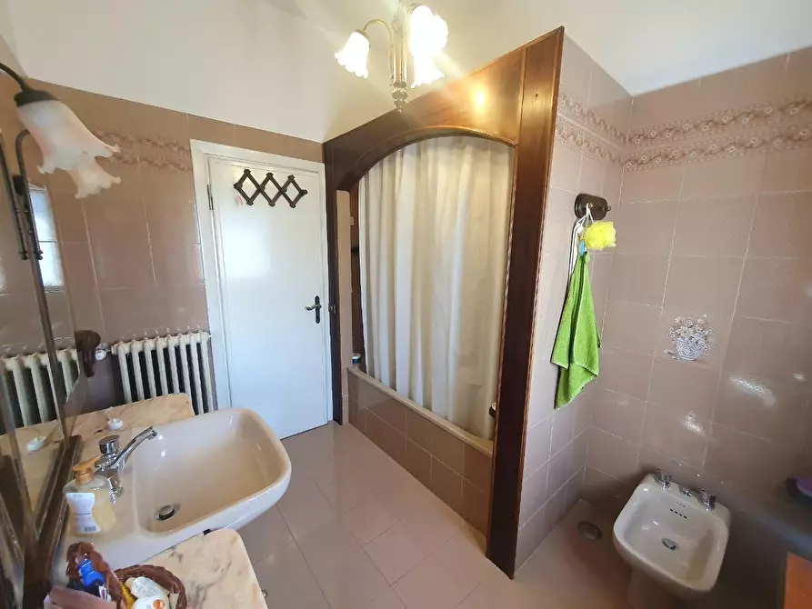 Immagine 69 di Casa bifamiliare in vendita  a Lucca