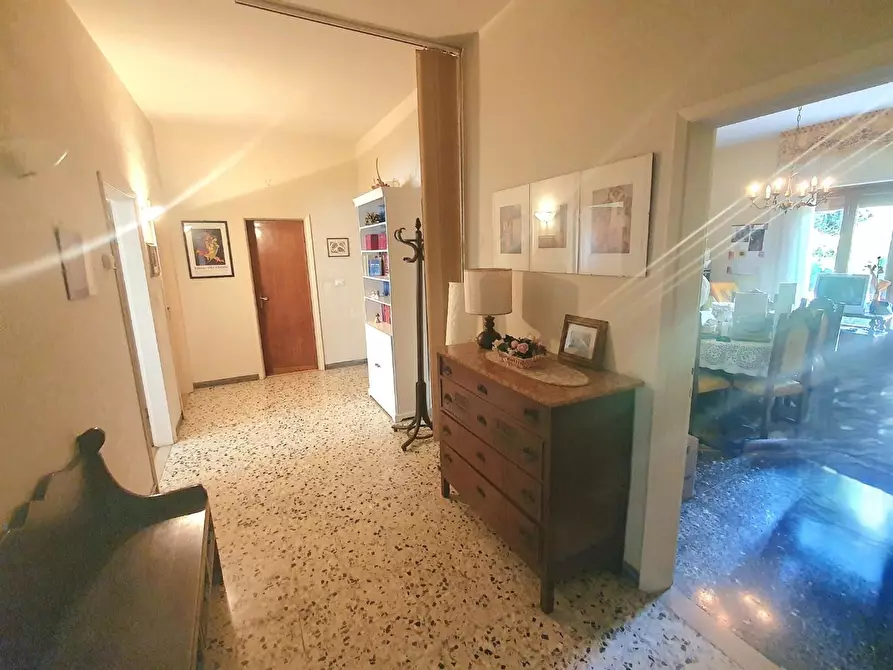 Immagine 4 di Casa bifamiliare in vendita  a Lucca