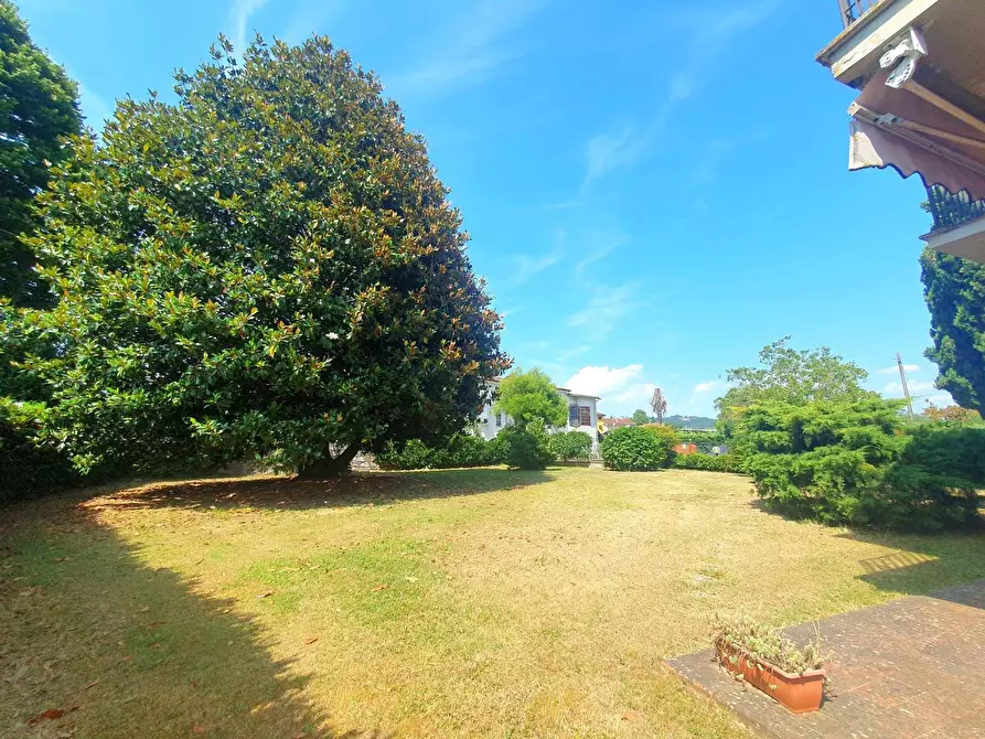 Immagine 28 di Casa bifamiliare in vendita  a Lucca