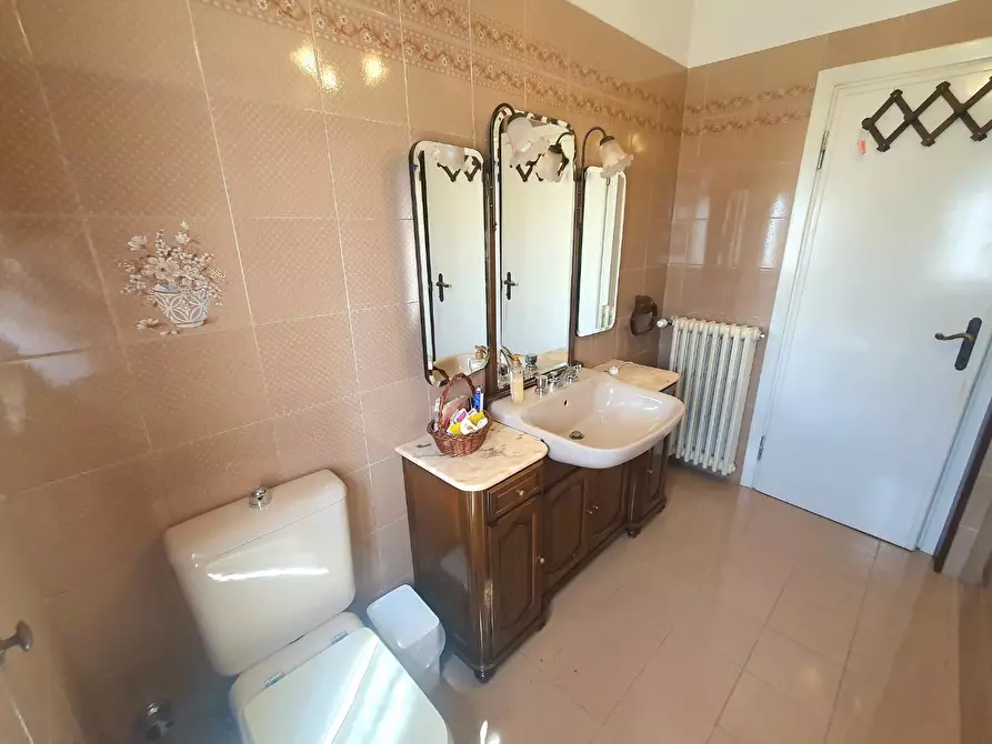 Immagine 70 di Casa bifamiliare in vendita  a Lucca