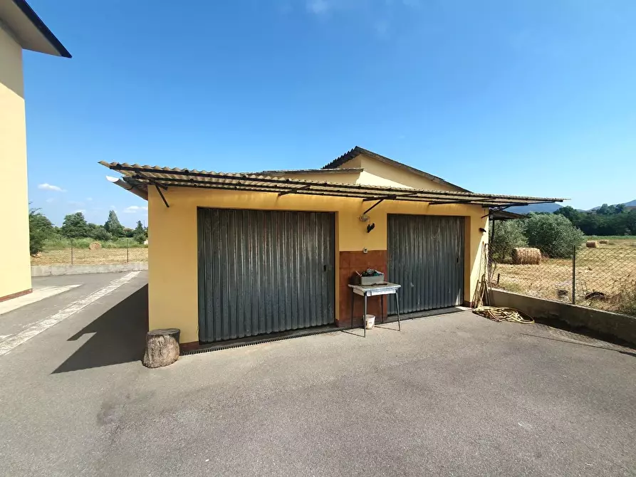 Immagine 81 di Casa bifamiliare in vendita  a Lucca