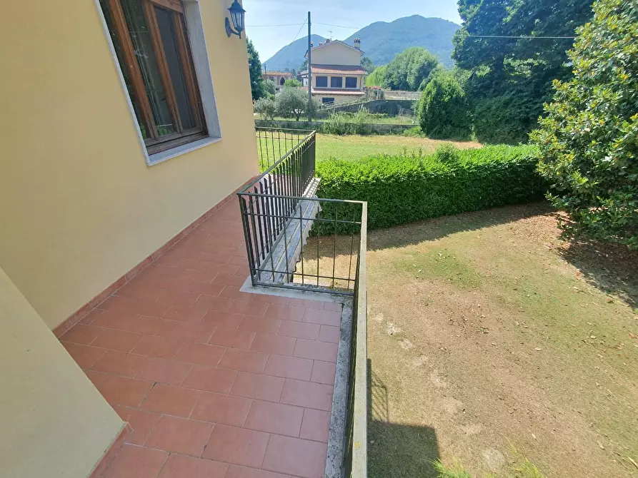Immagine 46 di Casa bifamiliare in vendita  a Lucca