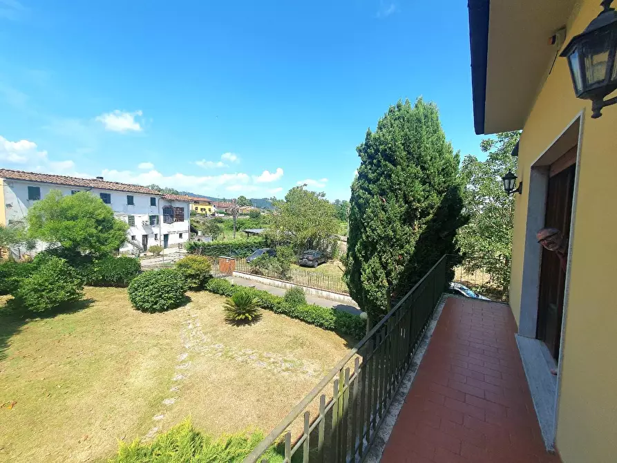 Immagine 47 di Casa bifamiliare in vendita  a Lucca