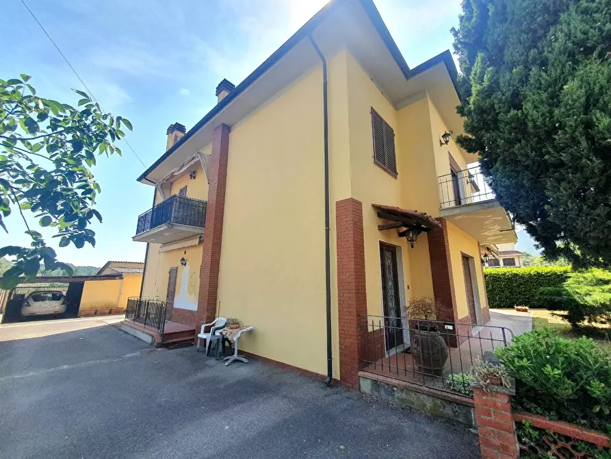 Immagine 77 di Casa bifamiliare in vendita  a Lucca