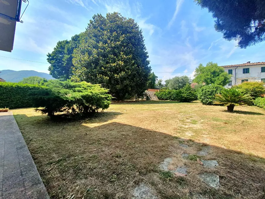 Immagine 33 di Casa bifamiliare in vendita  a Lucca