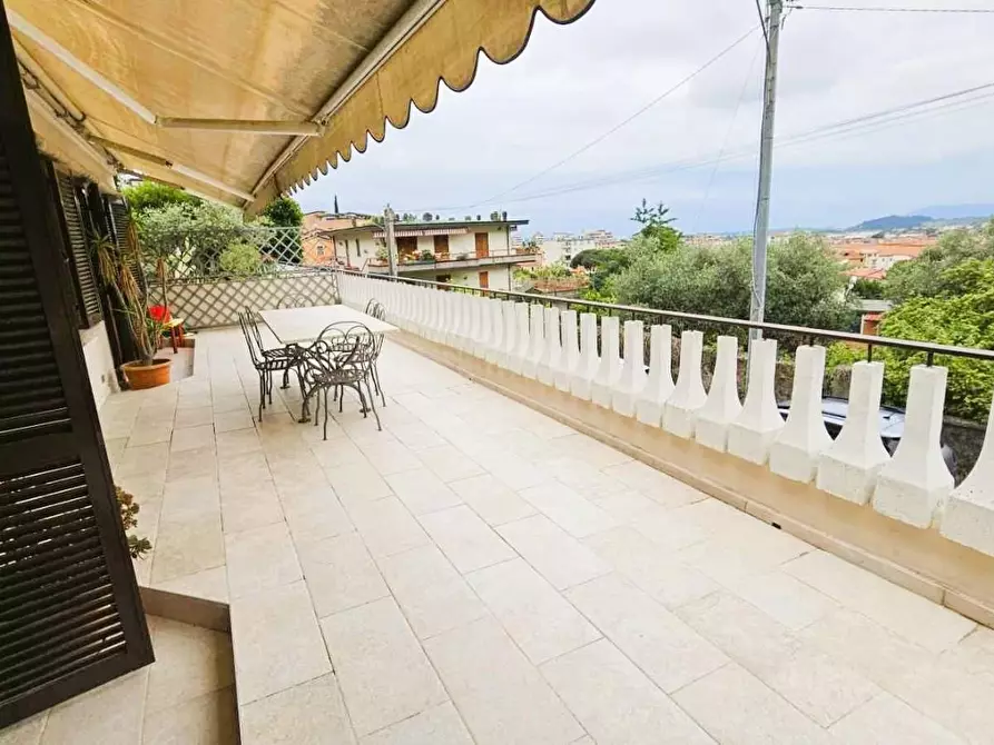 Immagine 2 di Appartamento in vendita  a Massa