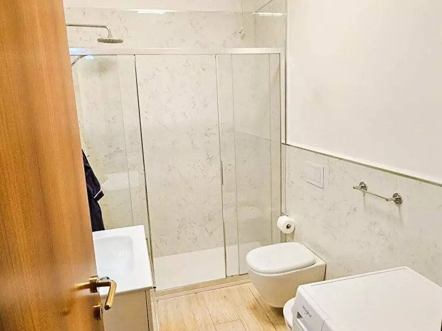 Immagine 18 di Appartamento in vendita  a Massa