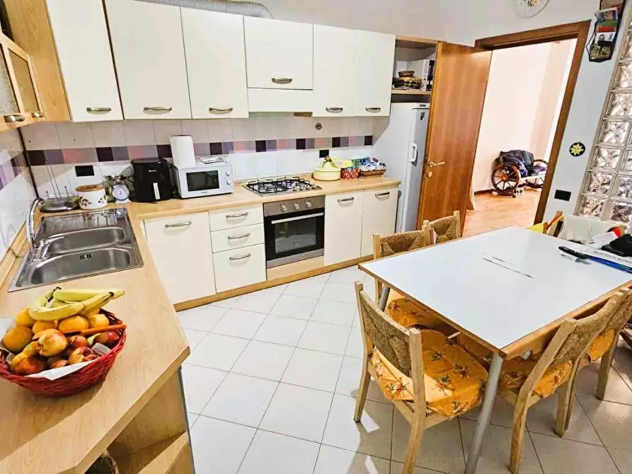 Immagine 9 di Appartamento in vendita  a Massa