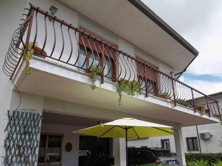 Immagine 21 di Villa in vendita  a Vecchiano