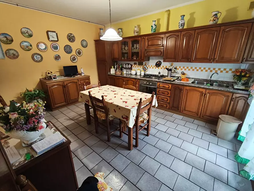 Immagine 4 di Appartamento in vendita  a Lucca