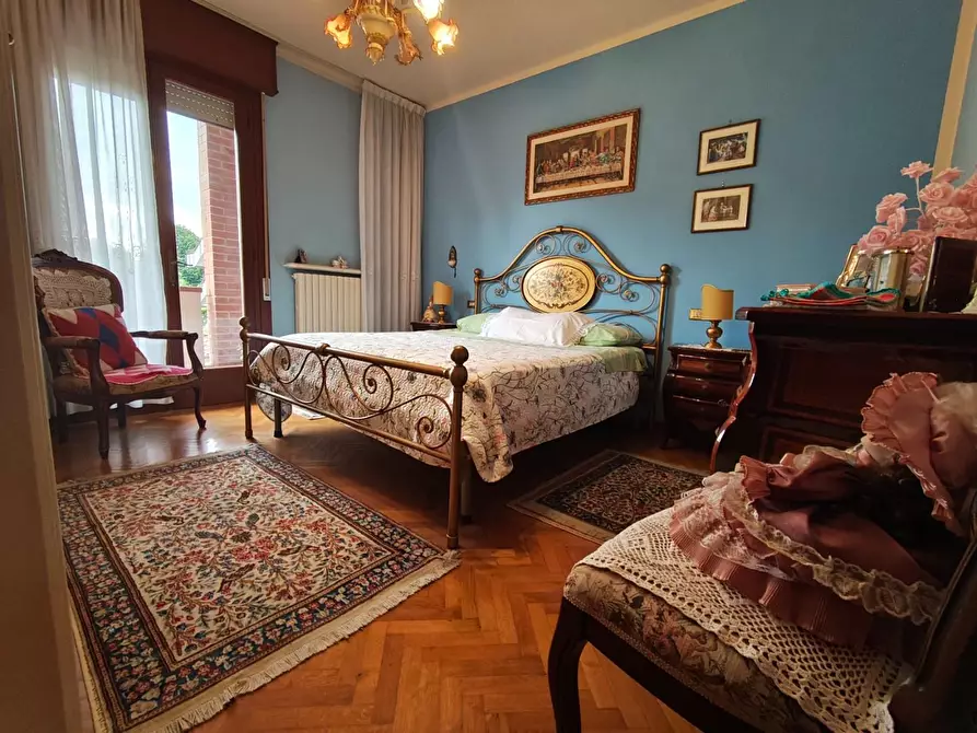 Immagine 21 di Appartamento in vendita  a Lucca