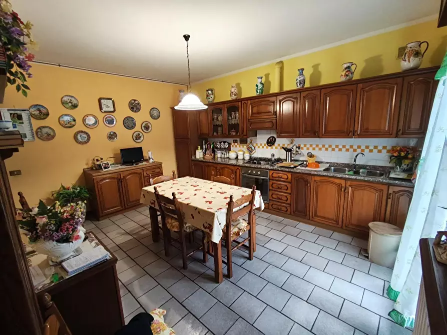 Immagine 5 di Appartamento in vendita  a Lucca