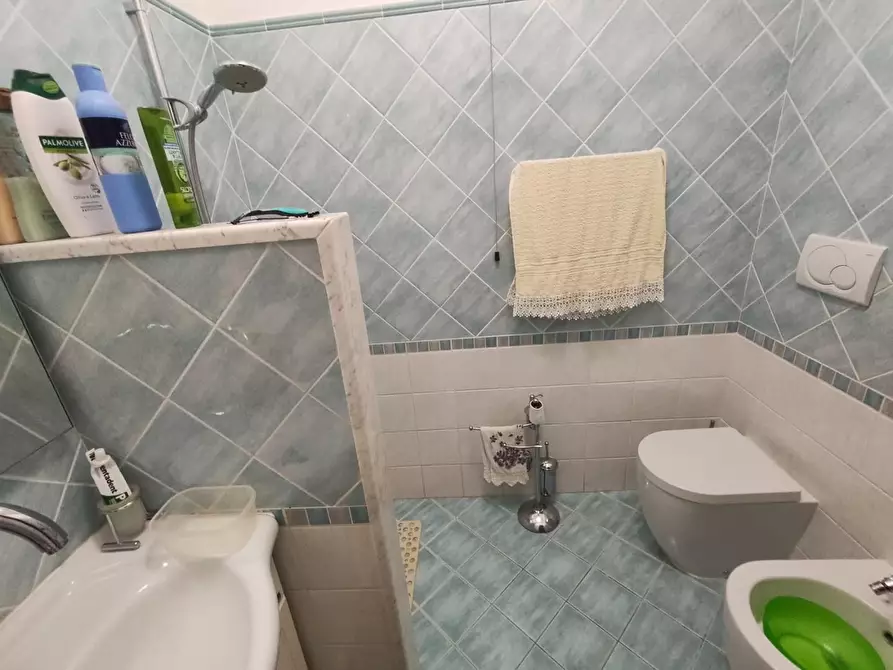 Immagine 12 di Appartamento in vendita  a Lucca