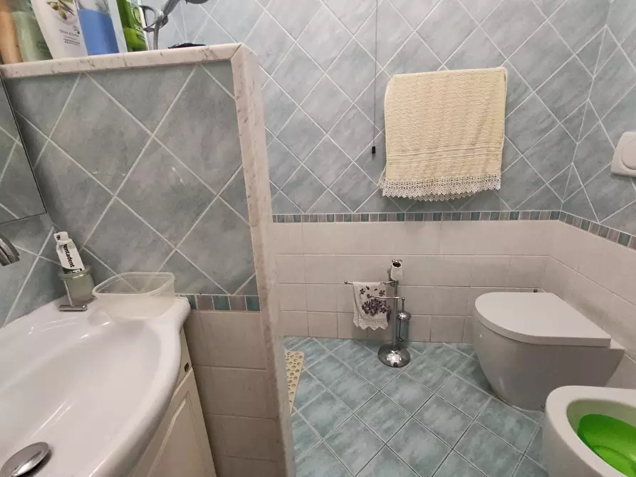 Immagine 13 di Appartamento in vendita  a Lucca