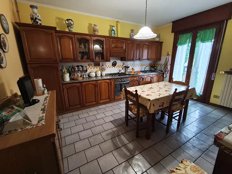 Immagine 7 di Appartamento in vendita  a Lucca