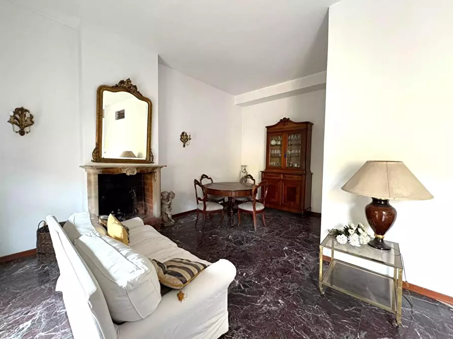 Immagine 2 di Appartamento in vendita  a Massa