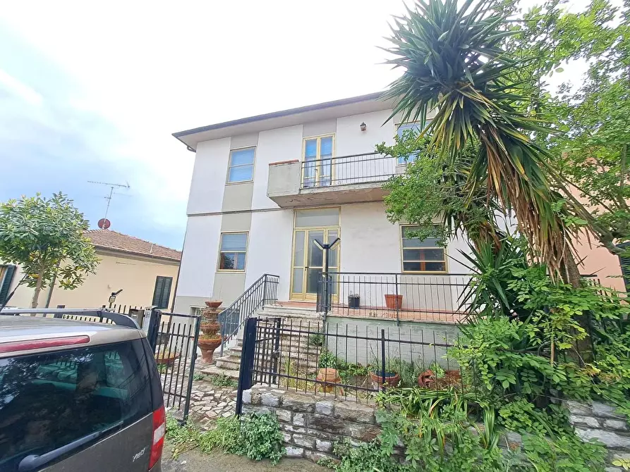 Immagine 2 di Casa trifamiliare in vendita  a Rosignano Marittimo