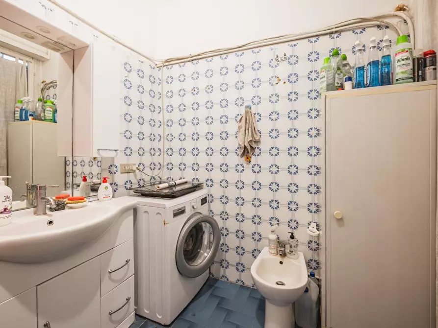 Immagine 10 di Appartamento in vendita  a Reggio Nell'emilia