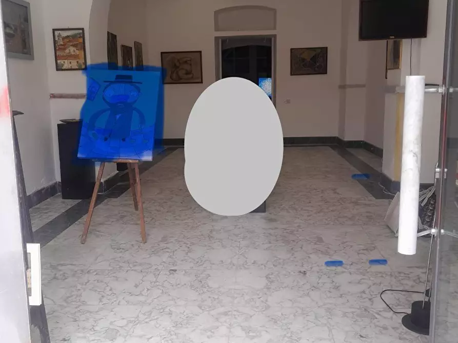 Immagine 7 di Showroom in affitto  a Carrara