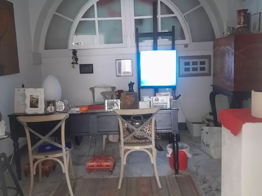 Immagine 5 di Showroom in affitto  a Carrara