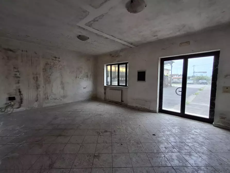 Immagine 6 di Attività artigianale in vendita  a Capannori