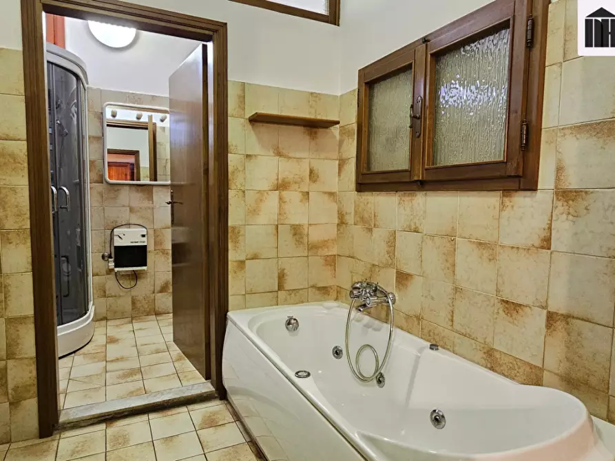 Immagine 26 di Villa in vendita  a Santa Maria A Monte