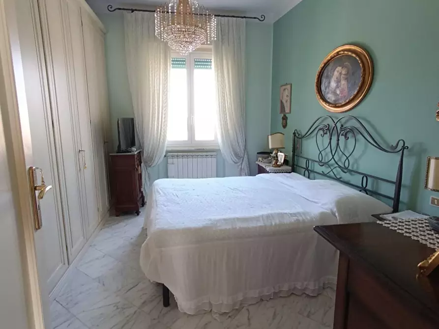 Immagine 12 di Appartamento in vendita  a Carrara