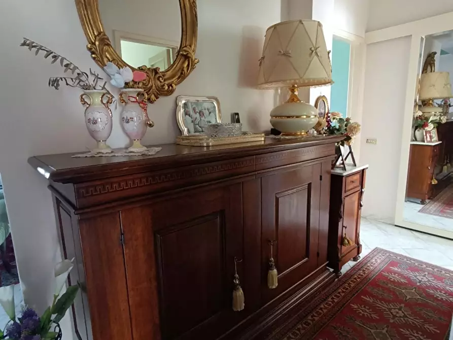 Immagine 10 di Appartamento in vendita  a Carrara