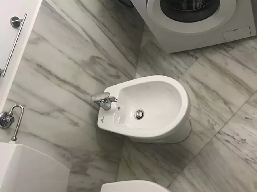 Immagine 6 di Appartamento in vendita  a Carrara