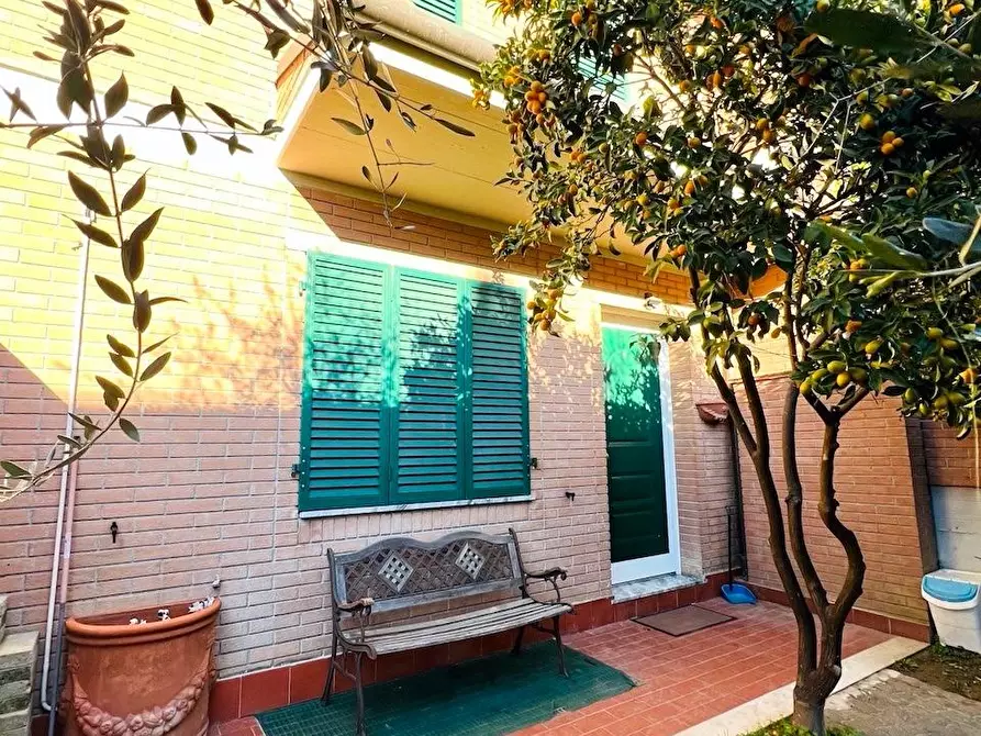 Immagine 3 di Villetta a schiera in vendita  a Massa