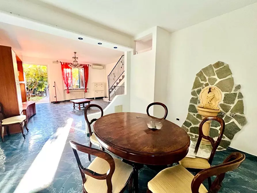 Immagine 9 di Villetta a schiera in vendita  a Massa