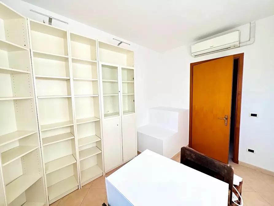 Immagine 13 di Villetta a schiera in vendita  a Massa