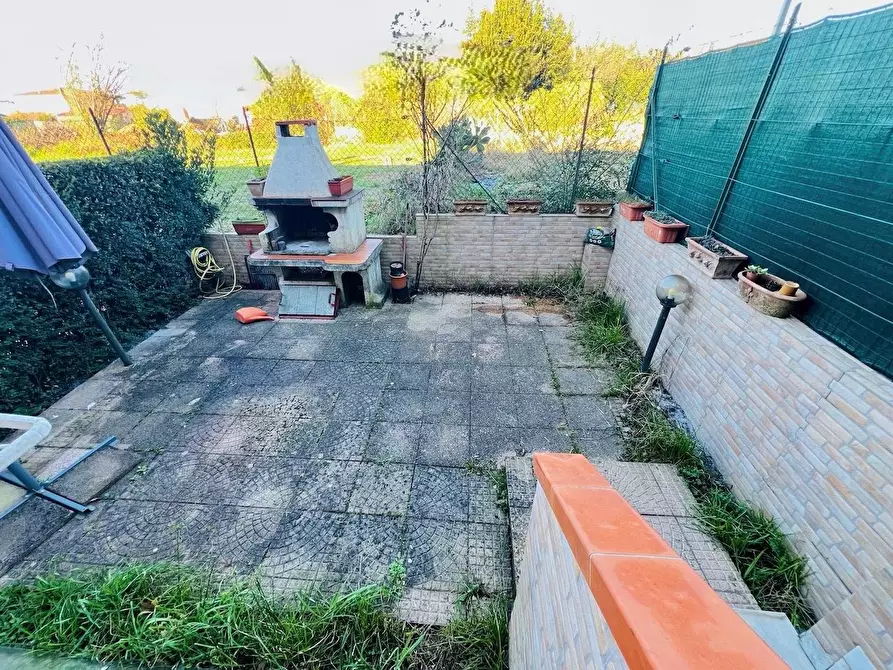 Immagine 24 di Villetta a schiera in vendita  a Massa